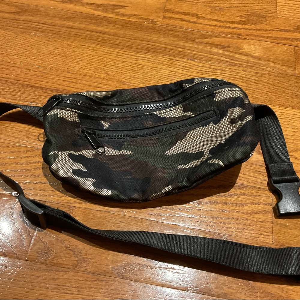 GARAGE Travel Belt/Sling Back Pouch